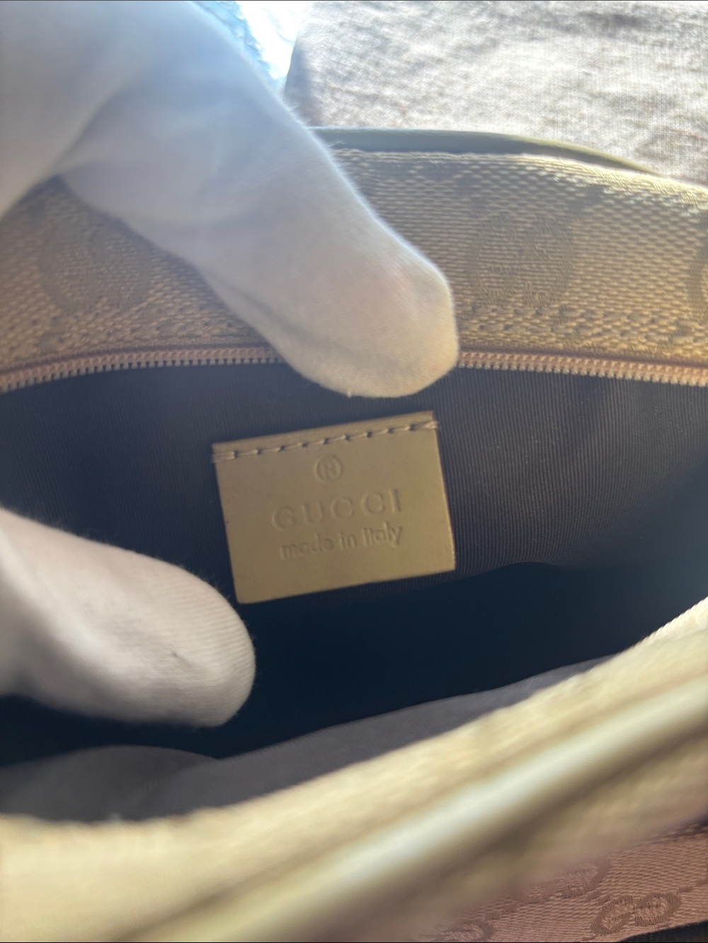 Like New GUCCI canvas Pouch w/Bag - Picture 4 of 9